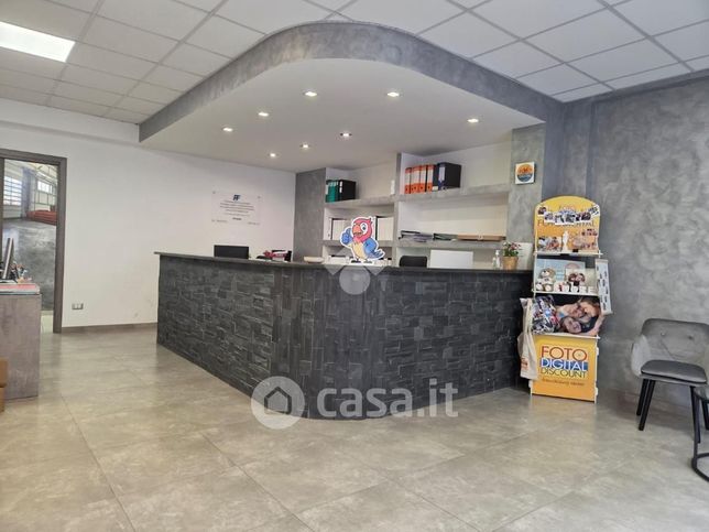 Capannone in commerciale in Via Paiella Catullo 13