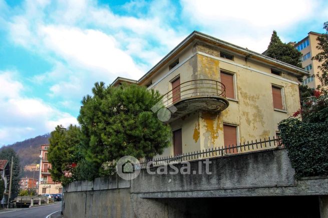 Villa in residenziale in Via Artigiani