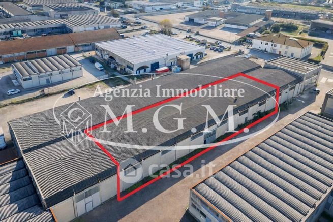 Capannone in commerciale in Via Sicilia