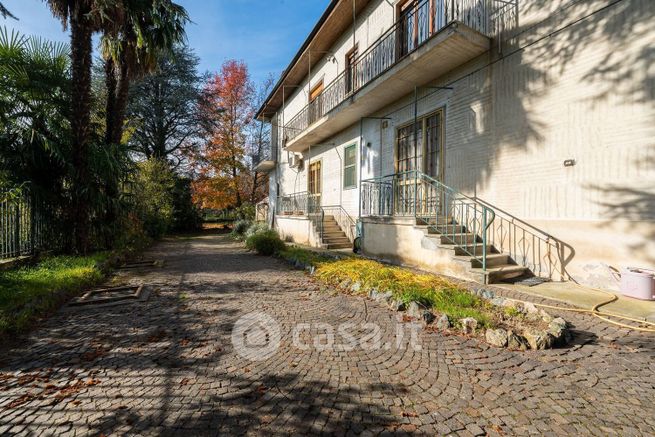 Casa indipendente in residenziale in Via Rosta 169