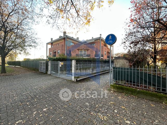 Box/posto auto in residenziale in Via Walter Tobagi 44