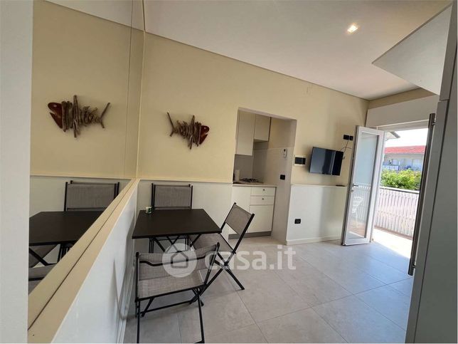 Appartamento in residenziale in Viale Pioppi 8