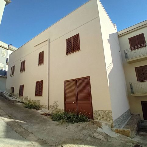 Casa indipendente in residenziale in Via Zagato