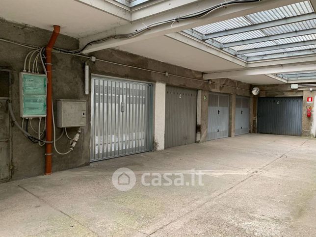 Garage/posto auto in residenziale in Via B. Cremagnani 1