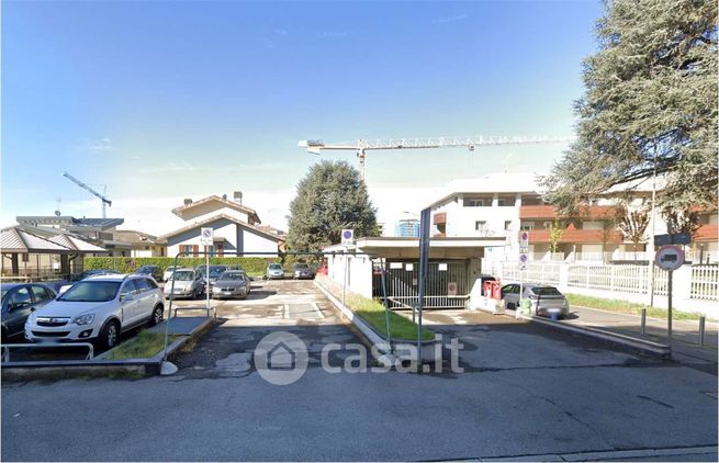 Box/posto auto in residenziale in Via Giardino 34