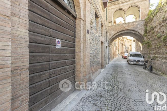 Garage/posto auto in residenziale in Via Guglielmo Oberdan 32