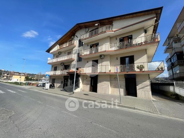 Box/posto auto in residenziale in Via Kennedy 76