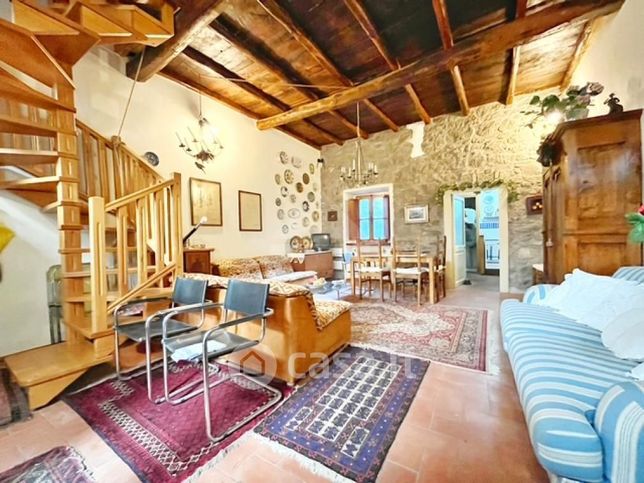 Casa indipendente in residenziale in 