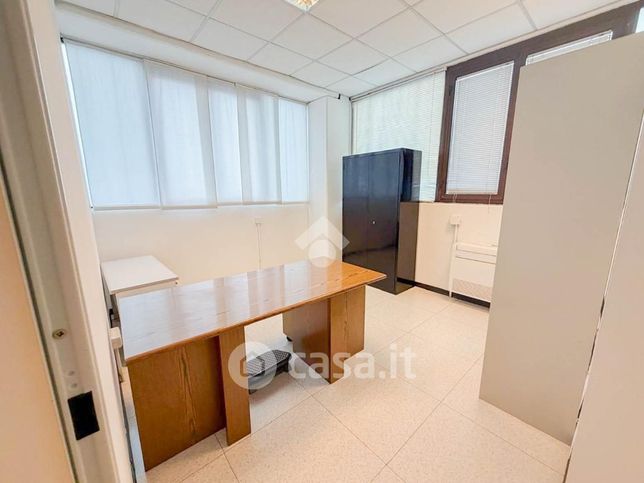 Ufficio in commerciale in Via Bruno Buozzi 21