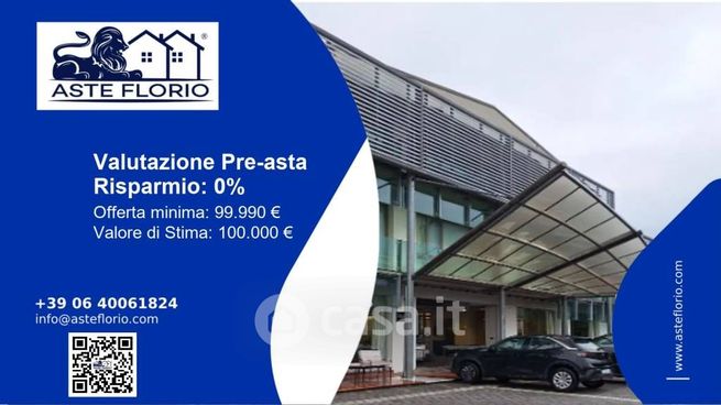 Capannone in commerciale in Via Villa Fontana 57