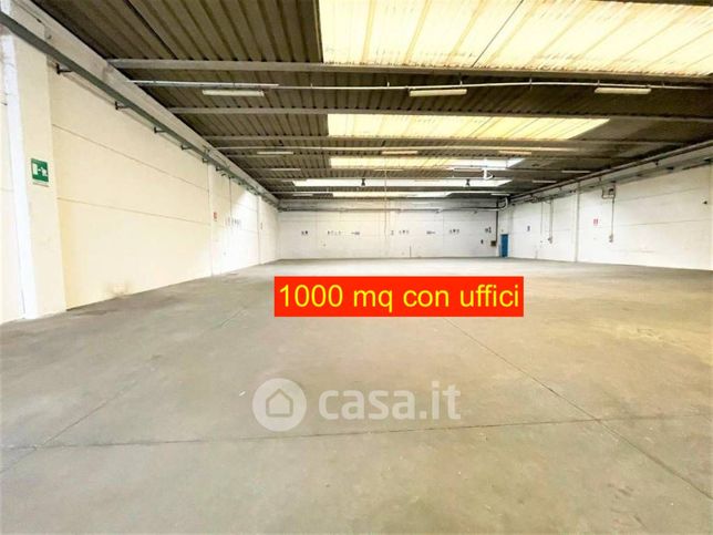 Capannone in commerciale in Via Pialoi