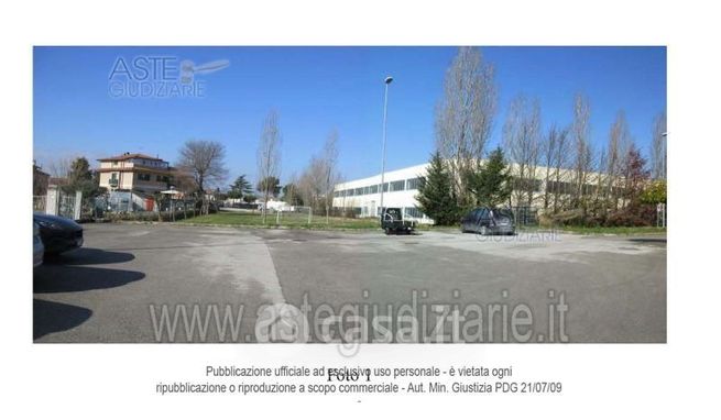 Box/posto auto in residenziale in Via Giuseppe Ungaretti