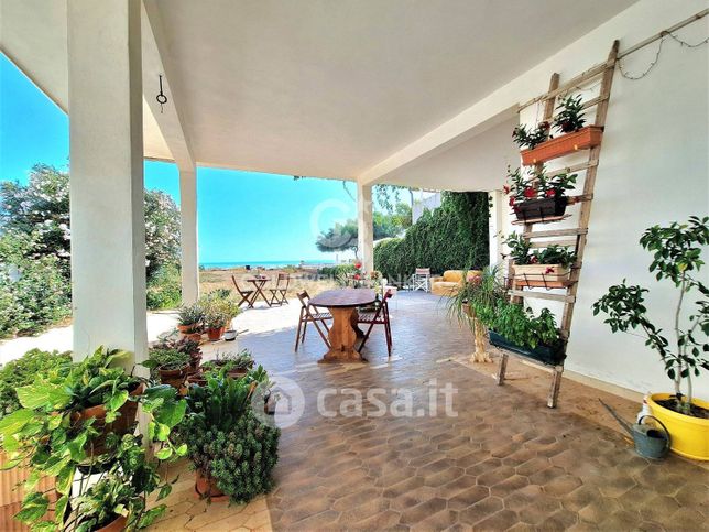 Villa in residenziale in Via Comiso 1