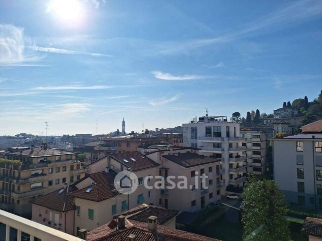 Appartamento in residenziale in Via Antonio Locatelli