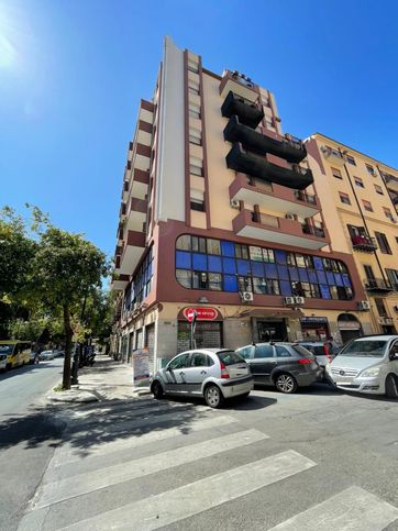 Ufficio in commerciale in Via Ammiraglio Gravina 80