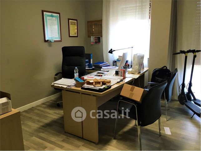 Ufficio in commerciale in 