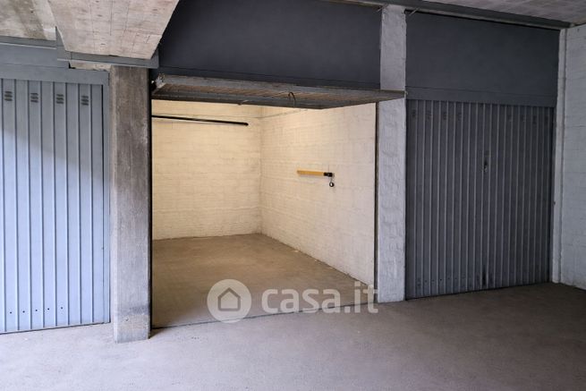 Box/posto auto in residenziale in Via Lidice