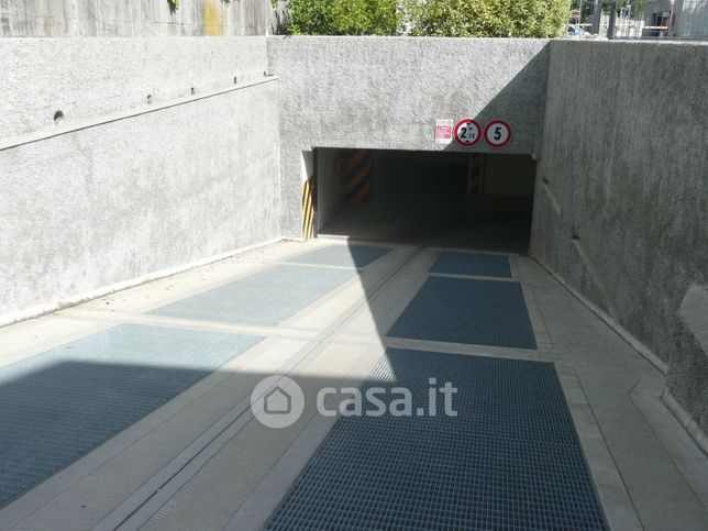 Garage/posto auto in residenziale in Via Luigi Magrini 6