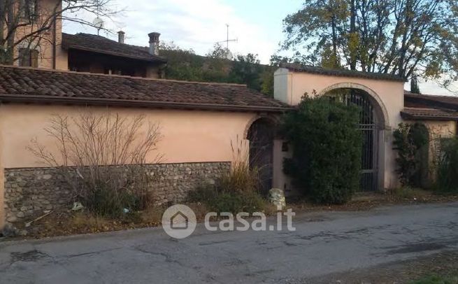Casa indipendente in residenziale in Via Santellone