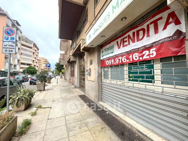 Ufficio in commerciale in Via Imperatore Federico