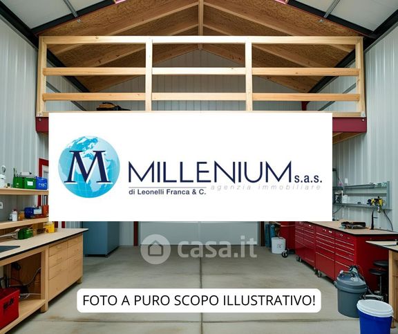Capannone in commerciale in 