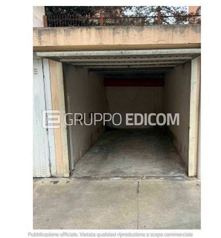 Box/posto auto in residenziale in Via Paolo Sacco