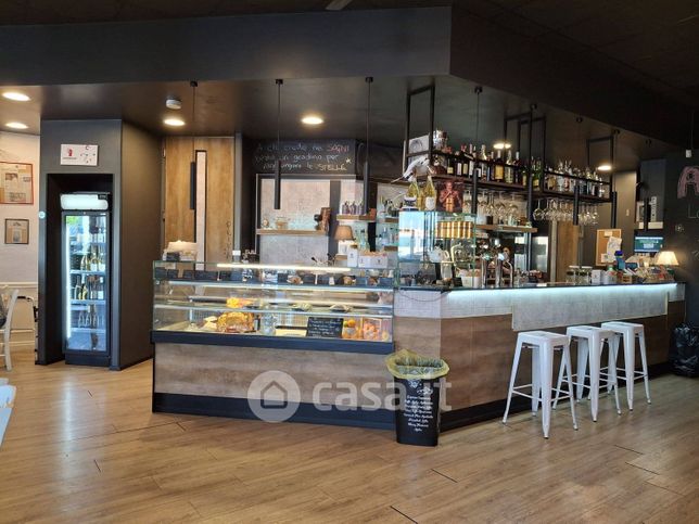 Attivitã /licenza (con o senza mura) in commerciale in Via Peperate