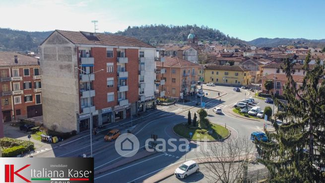 Attività/licenza (con o senza mura) in commerciale in Strada Chivasso 6