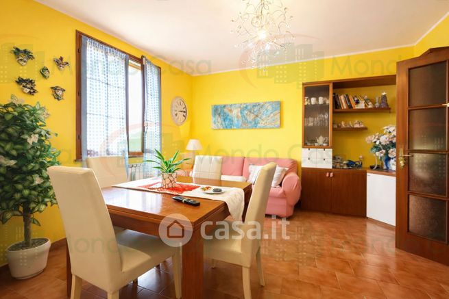 Casa indipendente in residenziale in 