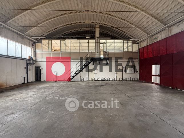 Capannone in commerciale in Viale della Repubblica