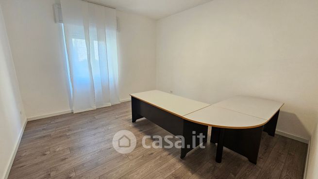 Ufficio in commerciale in Viale Caprera 15 H