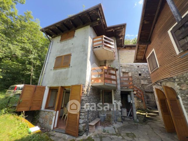 Casa bi/trifamiliare in residenziale in Località Dosso