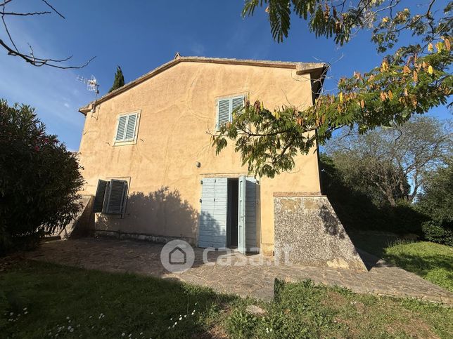Rustico/casale in residenziale in Loc.la Sgrilla