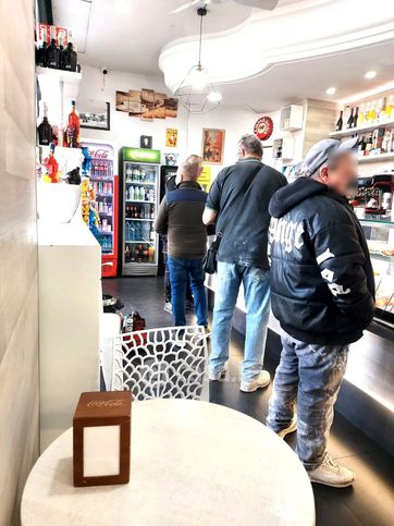 Negozio/locale commerciale in commerciale in Viale dei Salesiani 8