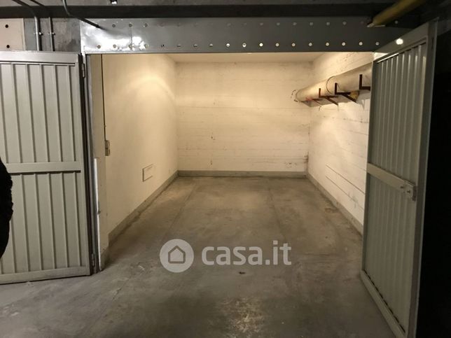 Box/posto auto in residenziale in Via Silvio Pellico