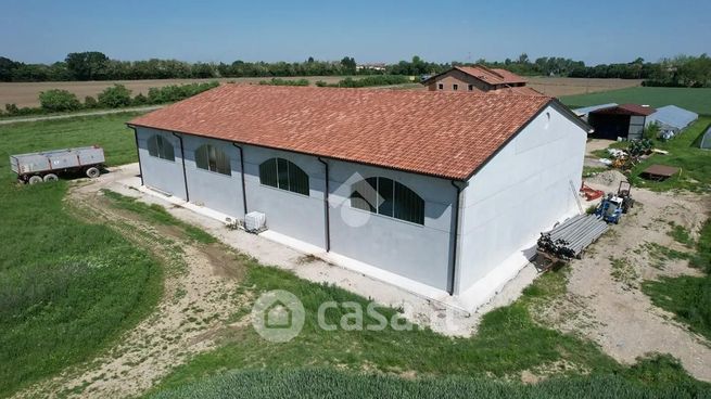 Capannone in commerciale in Via Matteotti 24