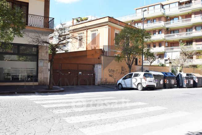 Garage/posto auto in residenziale in Via Alfredo Baccarini 38