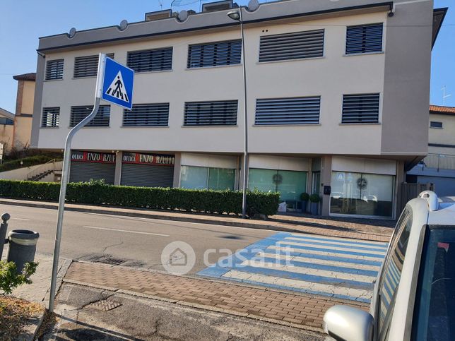 Ufficio in commerciale in Via Vittorio Veneto