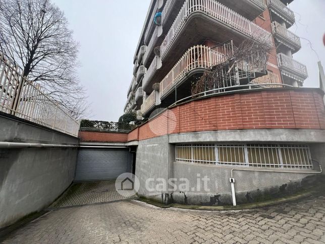 Garage/posto auto in residenziale in Via Asti 5