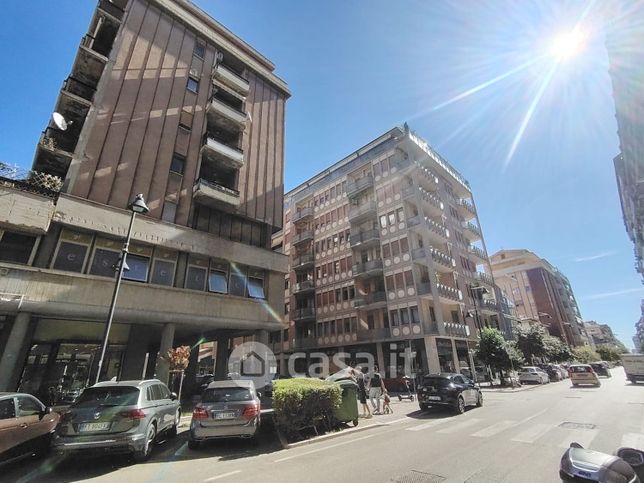 Ufficio in commerciale in Via Nicola Fabrizi 215