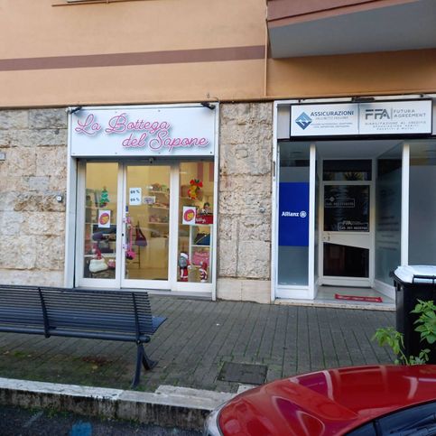 Attivitã /licenza (con o senza mura) in commerciale in Viale Roma 49