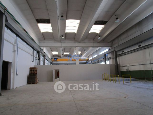 Capannone in commerciale in Via Cesare CantÃ¹