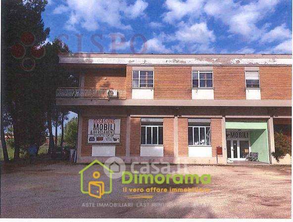 Capannone in commerciale in Via San Claudio 2