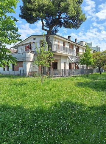 Appartamento in residenziale in Via Tomba 57
