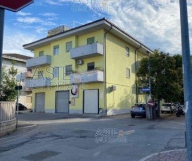 Appartamento in residenziale in Via Luigi Settembrini 47