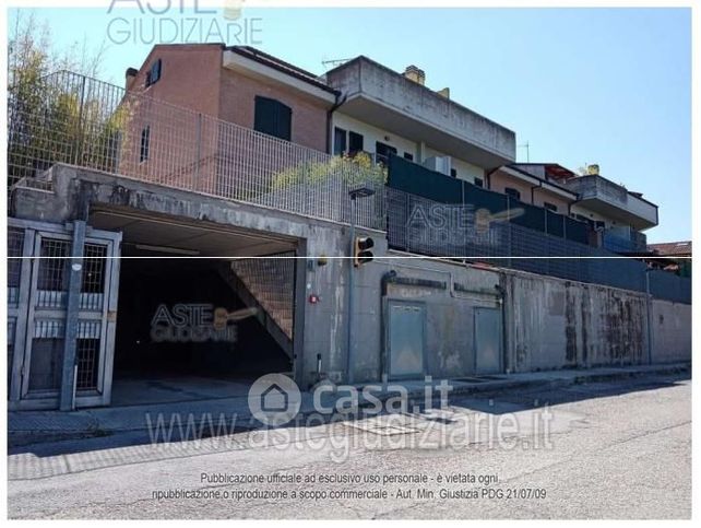 Garage/posto auto in residenziale in Via Giovanni Pascoli 4