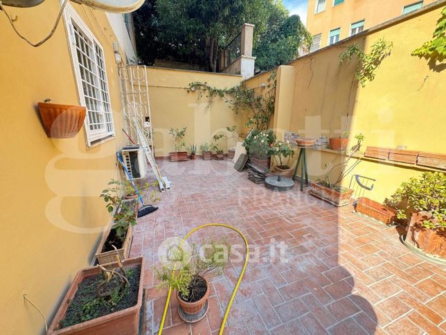 Appartamento in residenziale in Via Nemorense 115
