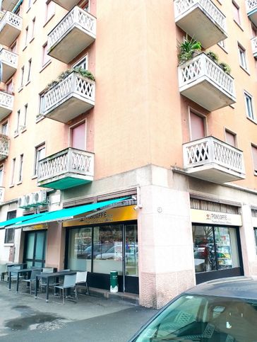 Attivitã /licenza (con o senza mura) in commerciale in Viale Fulvio Testi 86