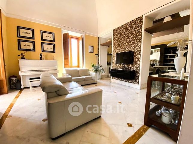 Appartamento in residenziale in Via Dalbono 11