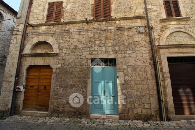Capannone in commerciale in Via Manilia 15